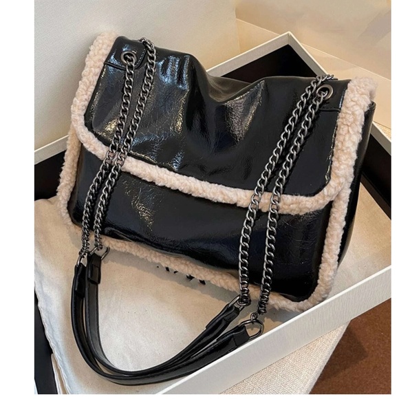 Luxe Vegan Leather Chain Strap Teddy Trim Shoulder Bag - Picture 2 of 8